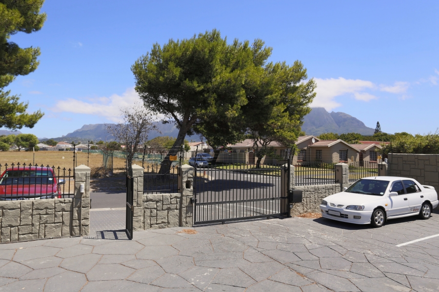 3 Bedroom Property for Sale in Lansdowne Western Cape